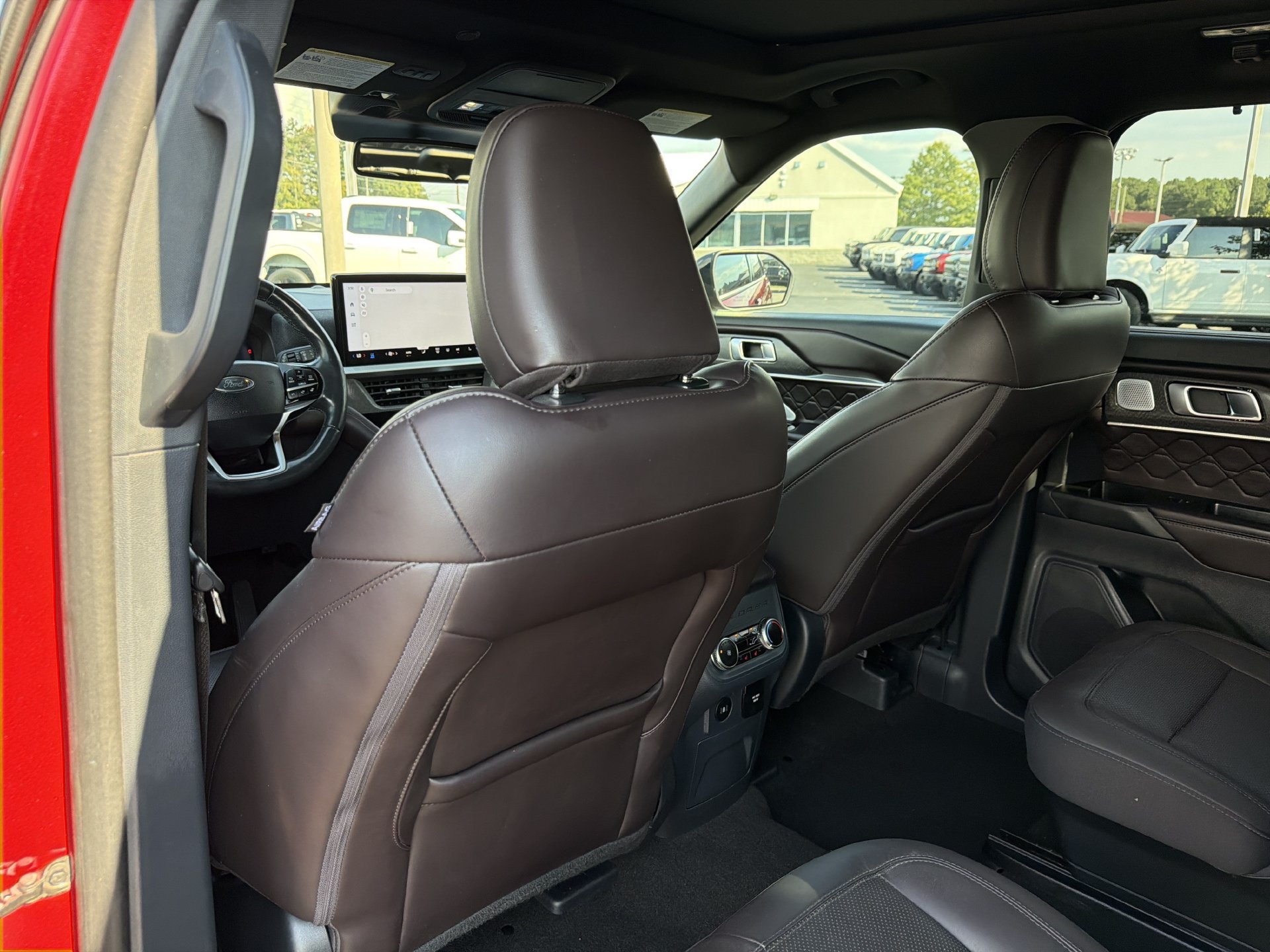 Used 2025 Ford Explorer Platinum w/ Ultimate Package AWD/4WD image 23