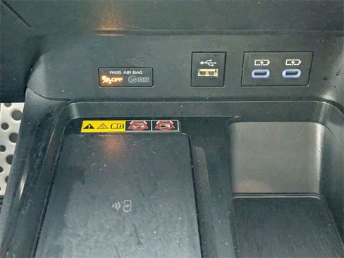 Used 2025 Toyota Camry SE image 21