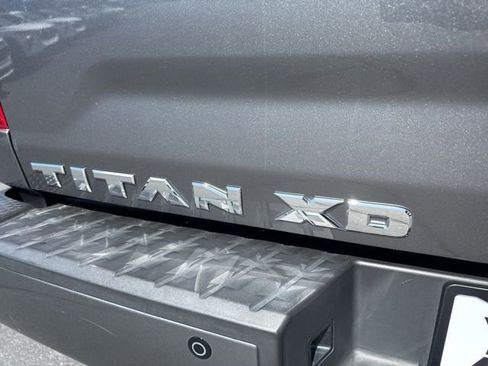 Used 2017 Nissan Titan SV AWD/4WD image 13