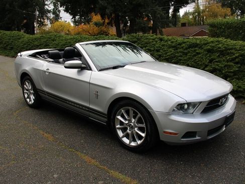 Used 2010 Ford Mustang Premium image 3