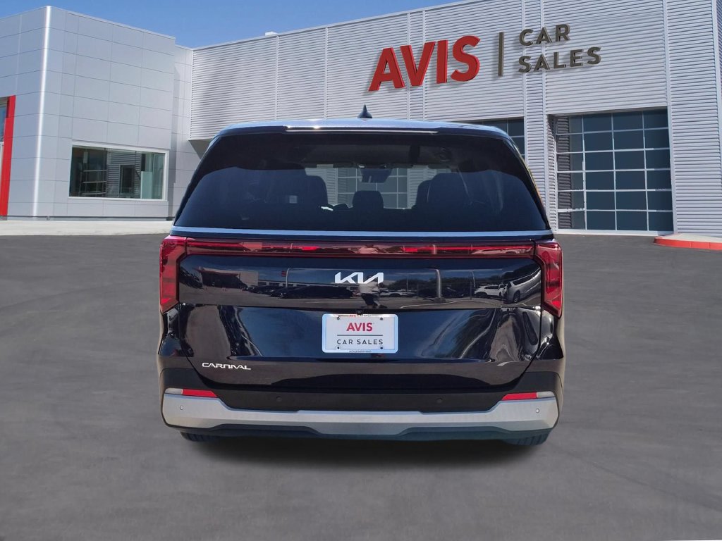 Used 2025 Kia Carnival FWD image 7
