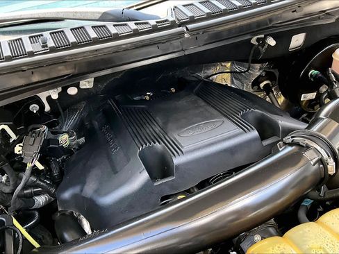 Used 2018 Ford Expedition XLT w/ Equipment Group 202A RWD image 33