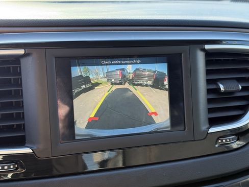 Used 2018 Chrysler Pacifica Touring Plus image 21