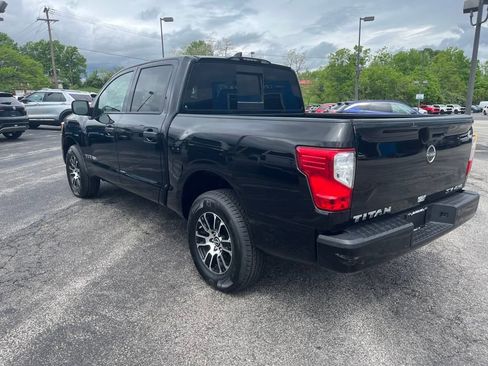 Used 2023 Nissan Titan SV image 3