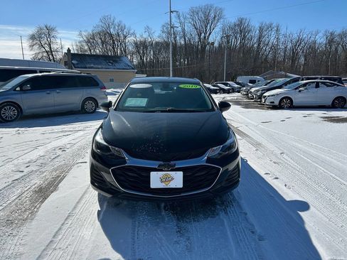 Used 2019 Chevrolet Cruze LT w/ Convenience Package image 2