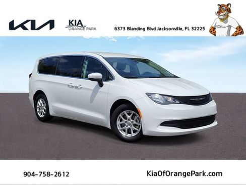 Used 2023 Chrysler Voyager LX FWD image 1