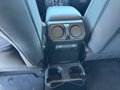 Used 2025 Jeep Gladiator Sport AWD/4WD image 19