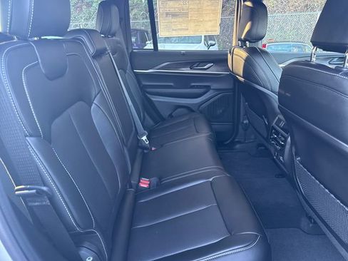 New 2025 Jeep Grand Cherokee Limited w/ Luxury Tech Group II image 10