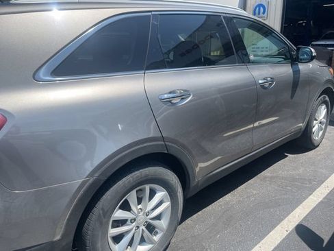 Used 2017 Kia Sorento FWD image 7