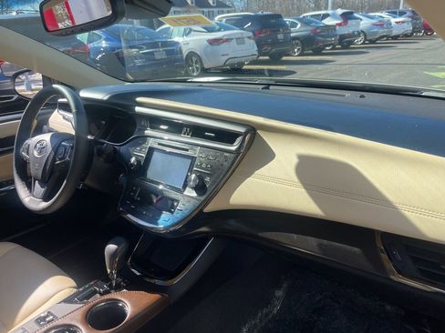 Used 2018 Toyota Avalon XLE Premium w/ Carpet Mat Package FWD image 13