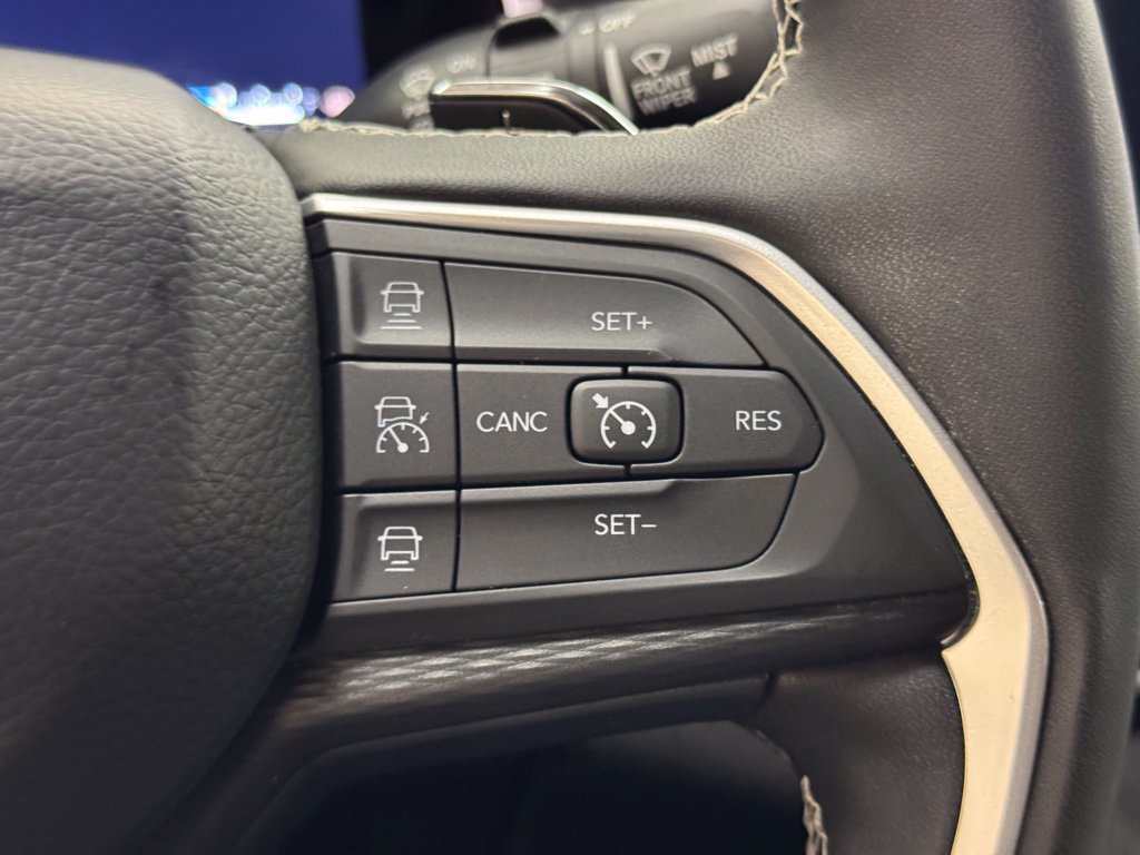 Used 2024 Jeep Grand Cherokee L Altitude AWD/4WD image 21