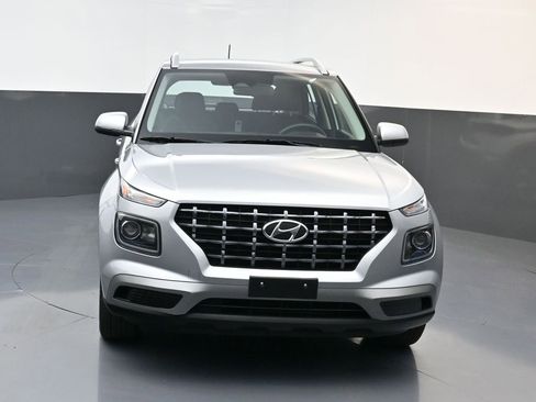 Certified 2025 Hyundai Venue SEL image 9
