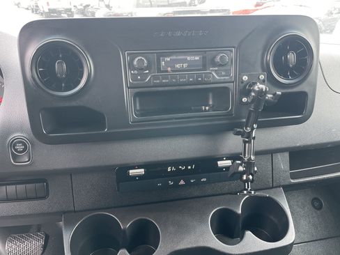 Used 2019 Mercedes-Benz Sprinter 1500 image 37