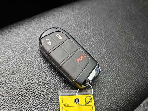 Used 2025 Jeep Compass Latitude AWD/4WD image 24