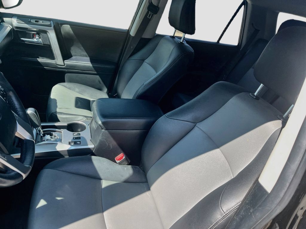 Used 2024 Toyota 4Runner SR5 Premium w/ Moonroof Package RWD image 19