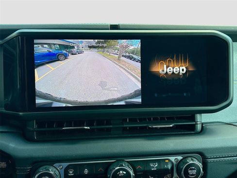 Used 2024 Jeep Wrangler Unlimited Sahara AWD/4WD image 13