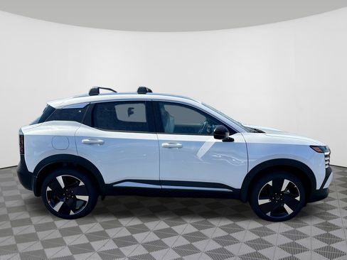 New 2026 Nissan Kicks SR image 5