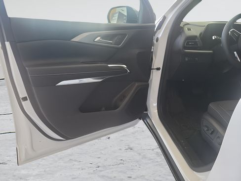 New 2026 Chevrolet Traverse LT w/ LPO, Floor Liner Package FWD image 10