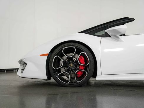 Used 2019 Lamborghini Huracan LP 580-2 RWD image 12
