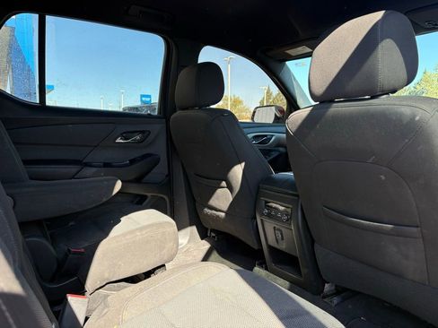 Used 2023 Chevrolet Traverse LT FWD image 7
