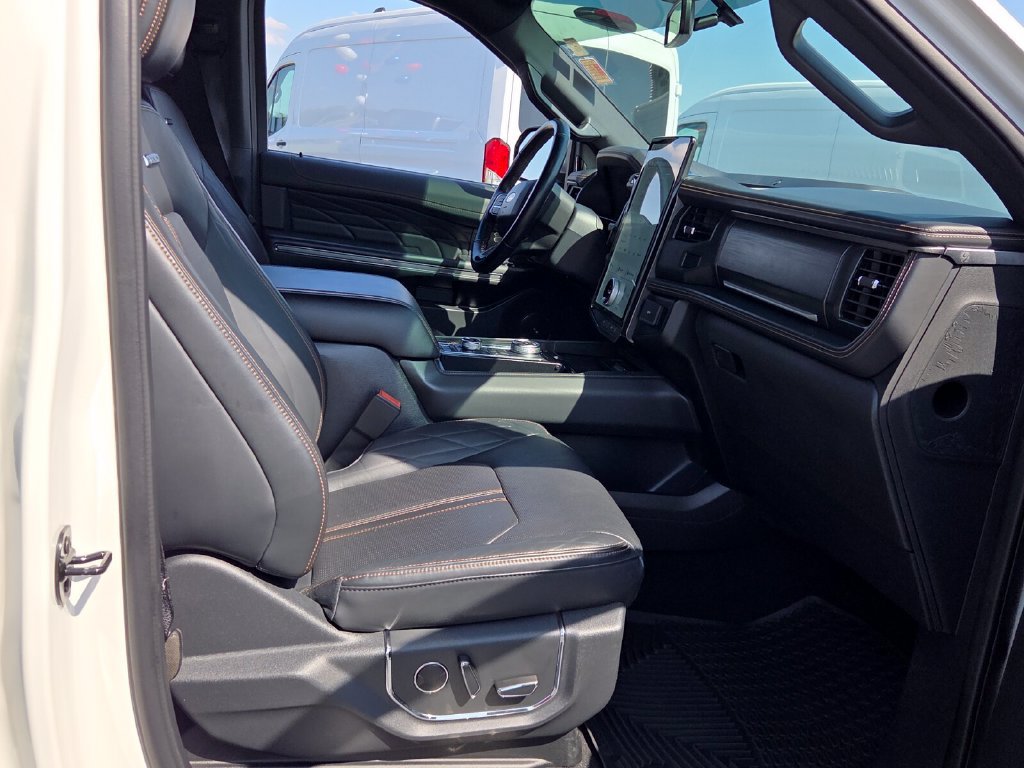 Used 2024 Ford Expedition Platinum AWD/4WD image 24