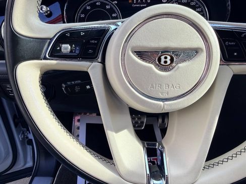 Used 2019 Bentley Bentayga image 19