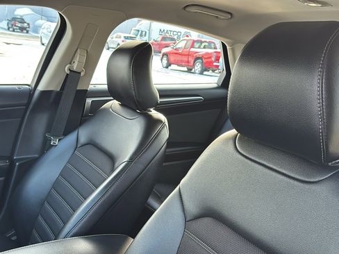 Used 2017 Ford Fusion SE w/ Equipment Group 201A image 22