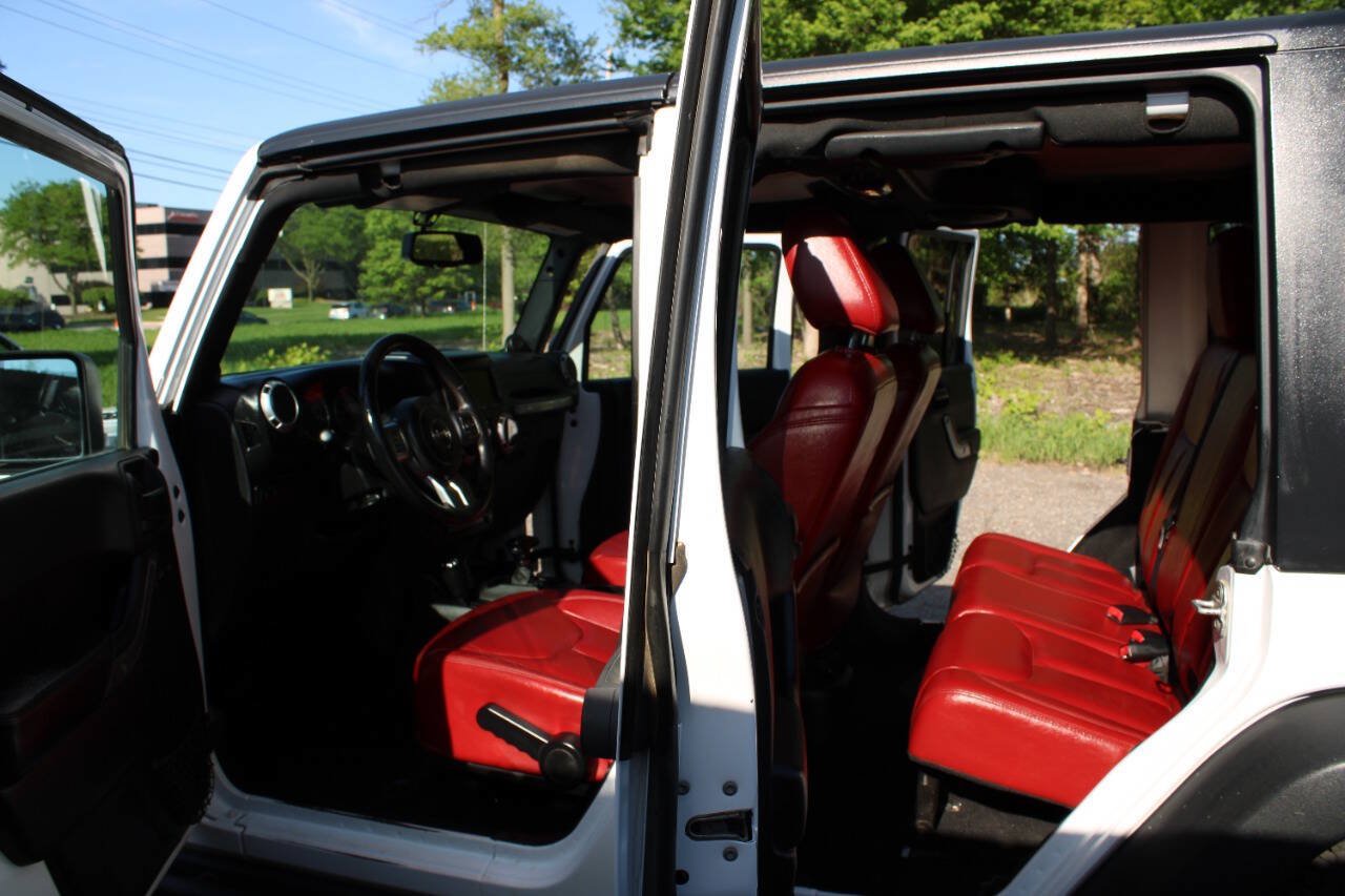 Used 2013 Jeep Wrangler Unlimited Rubicon AWD/4WD image 28