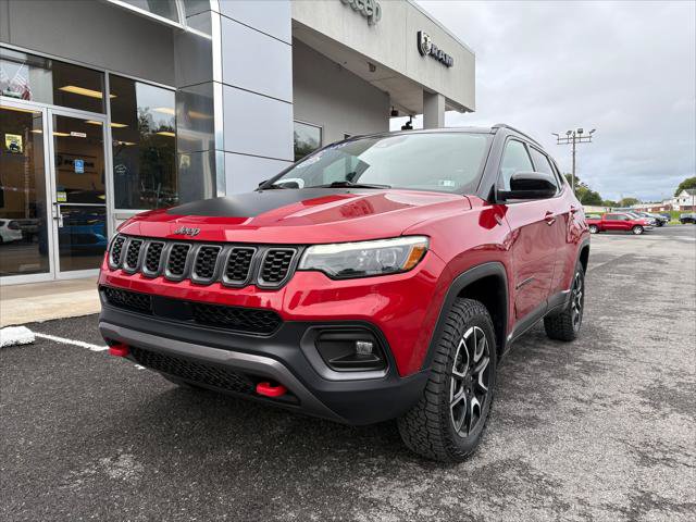 Certified 2025 Jeep Compass Trailhawk w/ Trailhawk Elite Group AWD/4WD image 3