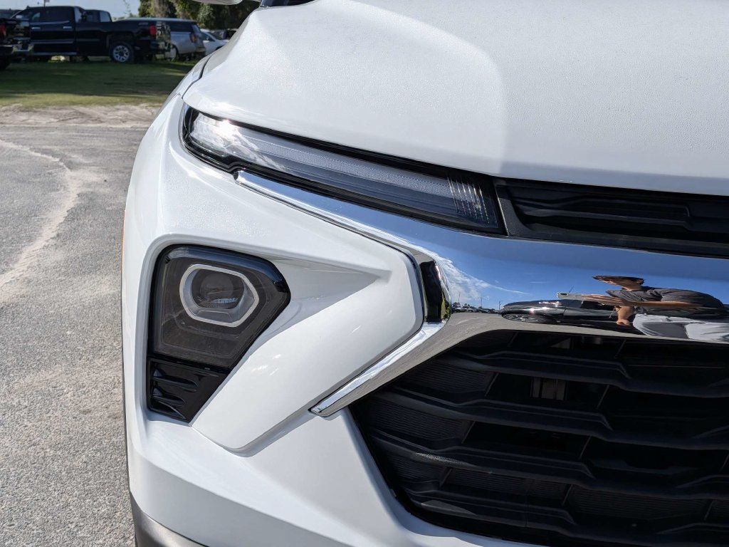 Used 2025 Chevrolet TrailBlazer LT FWD image 7