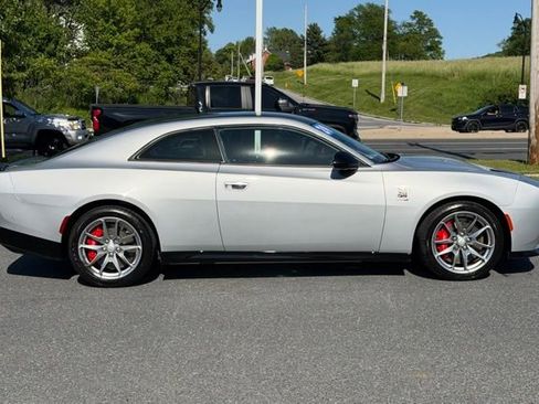 Used 2024 Dodge Charger Daytona Scat Pack w/ Plus Group AWD/4WD image 16