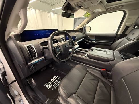 Used 2025 Ford Expedition Max Platinum AWD/4WD image 11
