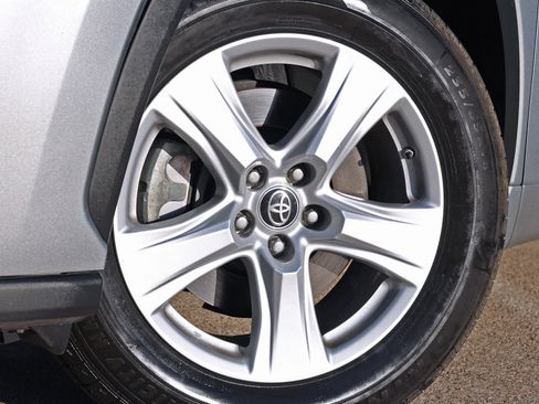 Used 2021 Toyota Highlander L image 12