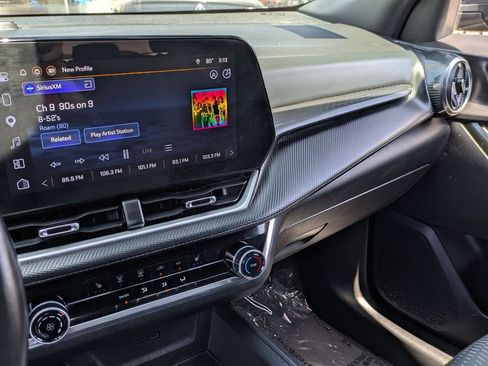 Used 2025 Chevrolet Equinox LT FWD image 15