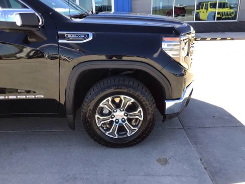 Used 2025 GMC Sierra 1500 SLT AWD/4WD image 19