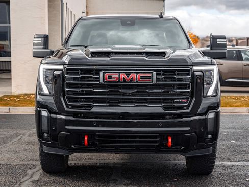 Used 2024 GMC Sierra 2500 AT4 AWD/4WD image 2