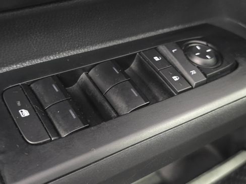 Certified 2025 Toyota Tacoma SR5 image 25