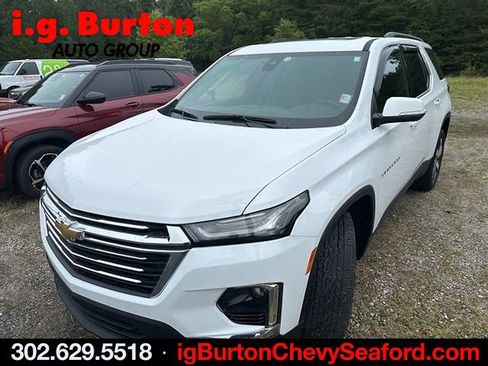 Used 2023 Chevrolet Traverse LT w/ LT Premium Package FWD image 3