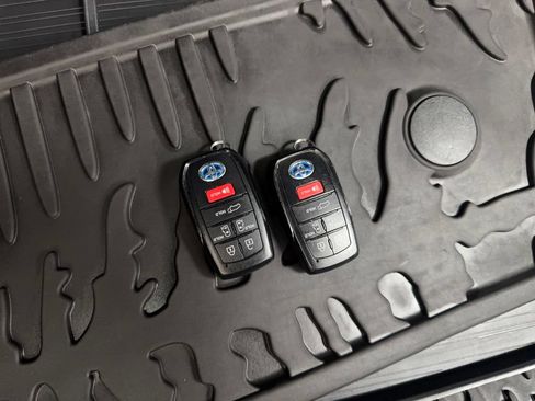 Used 2025 Toyota Sienna XLE Woodland Edition AWD/4WD image 83