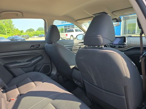 Used 2025 Nissan Altima 2.5 SV FWD image 15