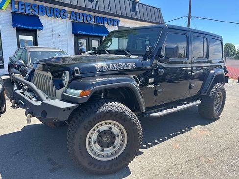 Used 2018 Jeep Wrangler Unlimited Sahara AWD/4WD image 2