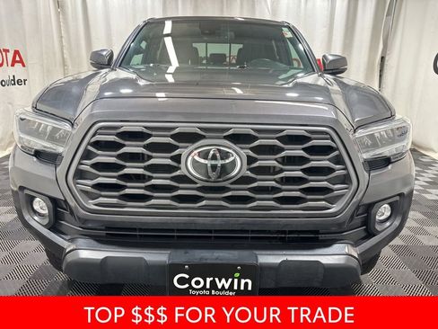 Used 2022 Toyota Tacoma TRD Off-Road image 2