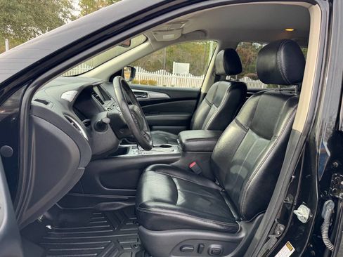 Used 2018 Nissan Pathfinder SL image 10