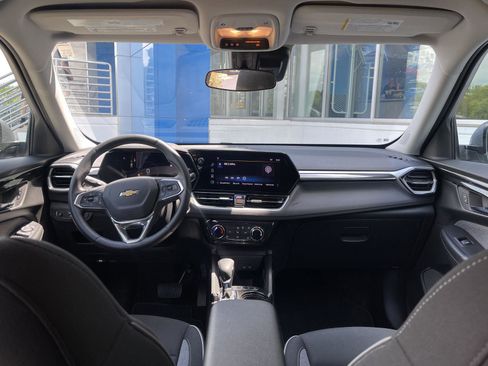 Used 2025 Chevrolet TrailBlazer LT w/ LT Cold Weather Package FWD image 21