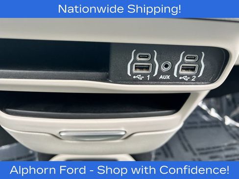Used 2024 Chrysler Pacifica Touring-L FWD image 22