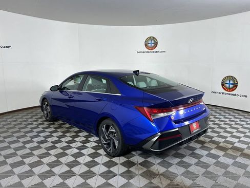 Used 2025 Hyundai Elantra Limited FWD image 19
