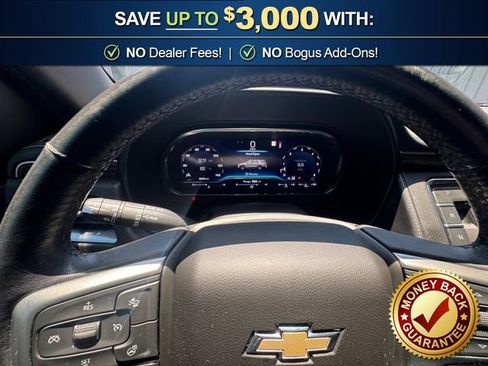 Used 2022 Chevrolet Suburban Premier w/ Premium Package 2 AWD/4WD image 19