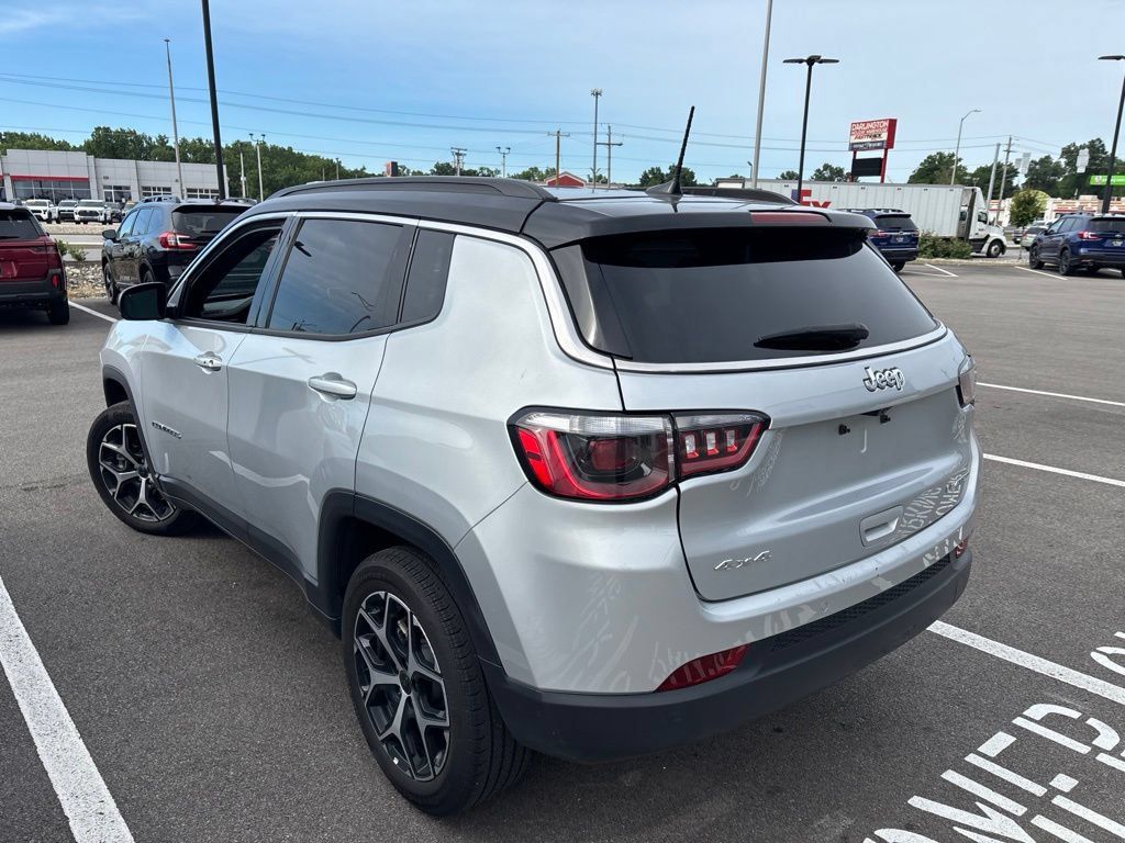 Used 2025 Jeep Compass Limited AWD/4WD image 7