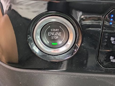 Used 2022 GMC Sierra 1500 SLT AWD/4WD image 30