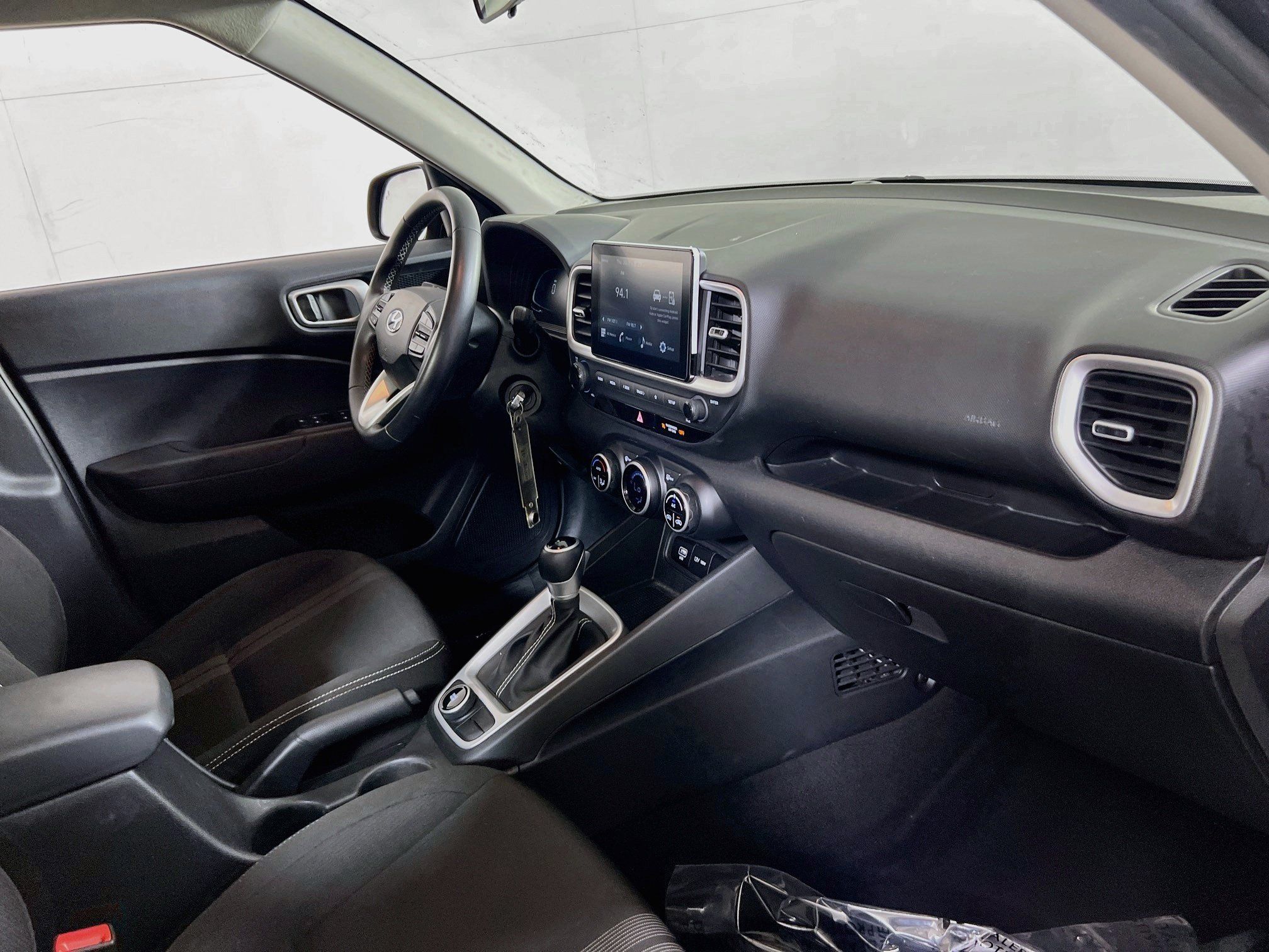 Used 2023 Hyundai Venue SEL FWD image 27
